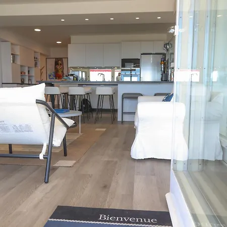 Exception Les Pieds Dans L'eau Èze