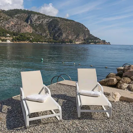 Exception Les Pieds Dans L'eau Èze