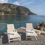Exception Les Pieds Dans L'eau Èze